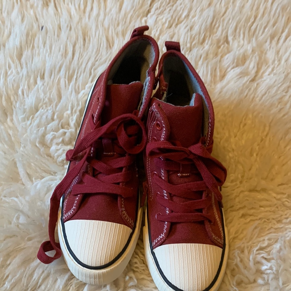 Zara’s boy’s sneakers in size 36/37